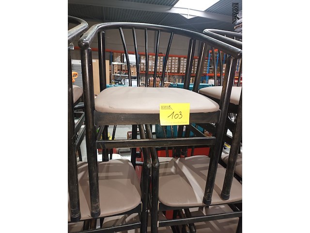 Lot 103 - restaurant stoelen. 25 stuks - afbeelding 4 van  4