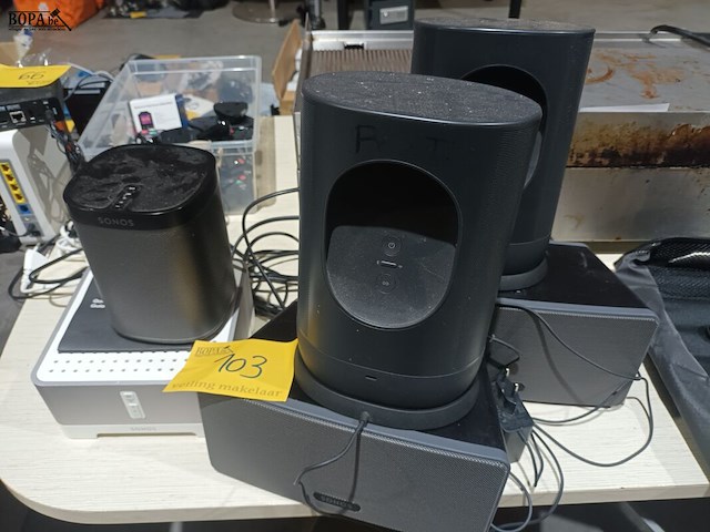 Lot 103 - sonos muziekboxen. 6 stuks - afbeelding 1 van  8