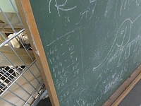 Lot 103 - vintage schoolbord in houten kader met legger - afbeelding 4 van  4