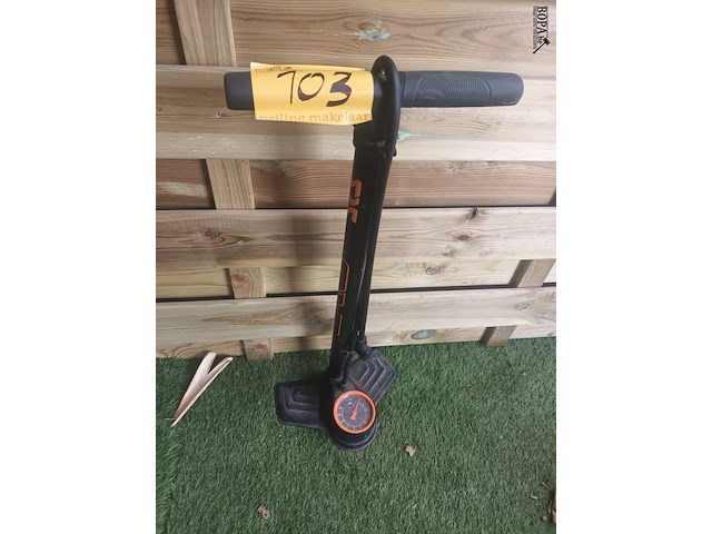 Lot 103 - voetpomp sks - afbeelding 1 van  3