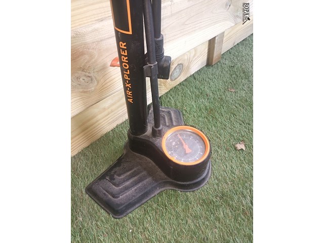 Lot 103 - voetpomp sks - afbeelding 3 van  3