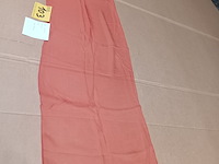 Lot 103 - zijden sjaal - afbeelding 1 van  3