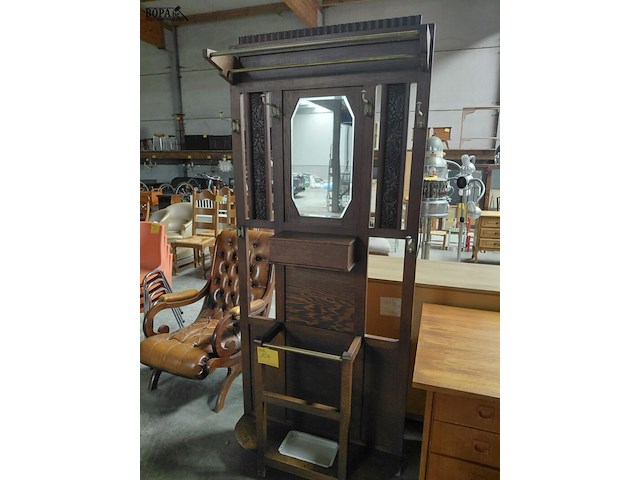 Lot 104 - antieken houten halmeubel/kapstok met spiegel, opbergvak en - afbeelding 1 van  8