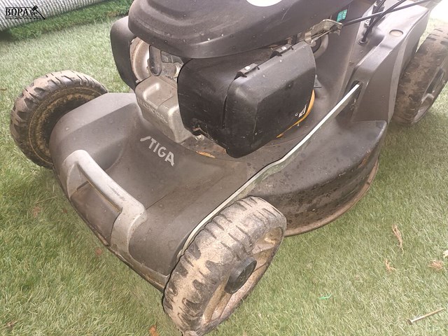 Lot 104 - benzine grasmaaier stiga - afbeelding 3 van  6