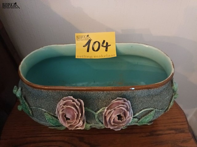 Lot 104 - bloempot art-nouveau - afbeelding 1 van  6
