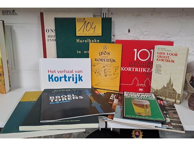 Lot 104 - boeken over kortrijk ong 15 stuks - afbeelding 1 van  6