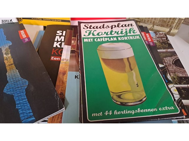 Lot 104 - boeken over kortrijk ong 15 stuks - afbeelding 4 van  6