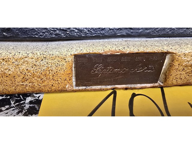 Lot 104 - charlie chaplin beeld met kind - afbeelding 2 van  4