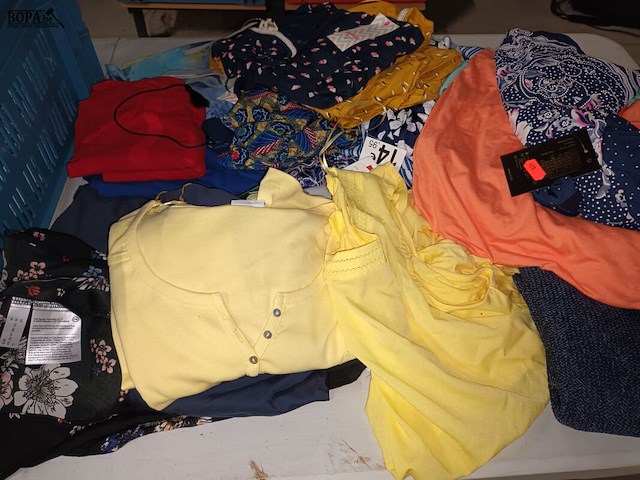 Lot 104 - dameskledij - afbeelding 2 van  4