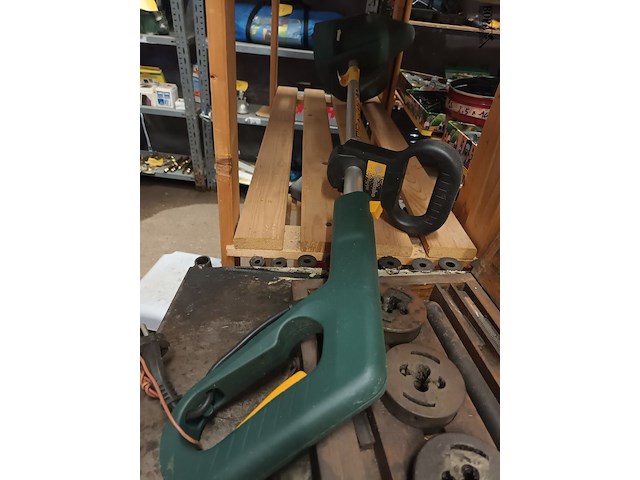 Lot 104 - elektrische kantenmaaier metabo - afbeelding 1 van  4