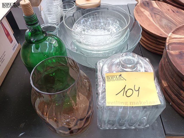 Lot 104 - glaswerk. 9 stuks - afbeelding 1 van  4