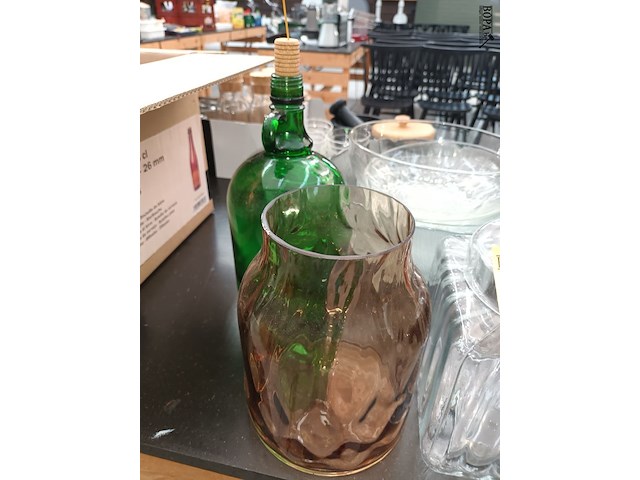 Lot 104 - glaswerk. 9 stuks - afbeelding 2 van  4