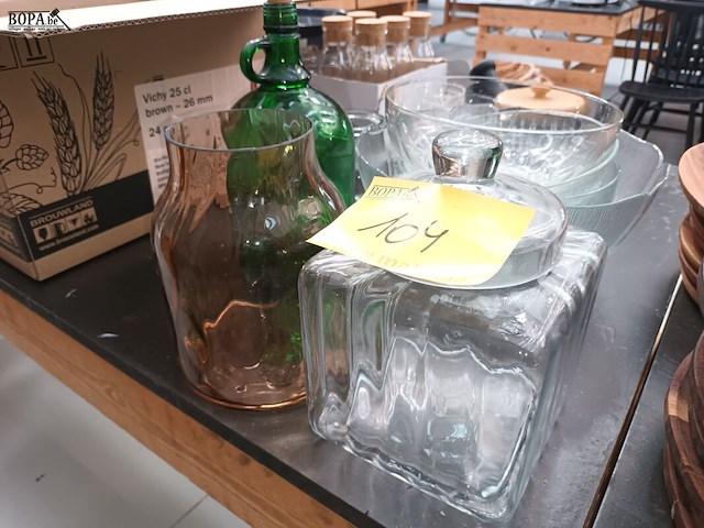 Lot 104 - glaswerk. 9 stuks - afbeelding 4 van  4