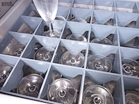 Lot 104 - glazenbak met cava glazen - afbeelding 3 van  4