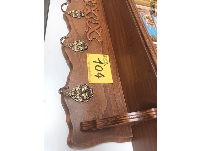 Lot 104 - houten kapstok - afbeelding 2 van  4