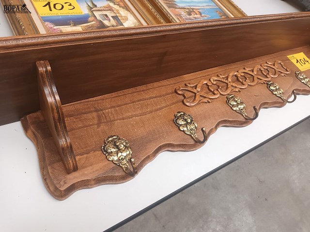 Lot 104 - houten kapstok - afbeelding 3 van  4