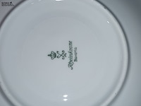 Lot 104 - huisraad. 2 bakken - afbeelding 4 van  7