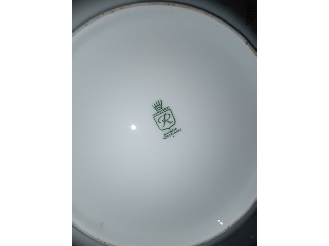 Lot 104 - huisraad. 2 bakken - afbeelding 7 van  7