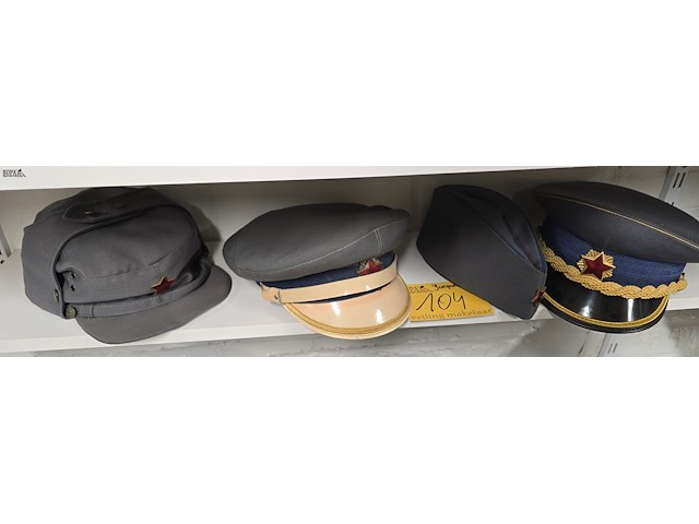 Lot 104 - joegoeslavië 3 kepies en 1 schuitje - afbeelding 1 van  5