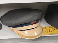 Lot 104 - joegoeslavië 3 kepies en 1 schuitje - afbeelding 1 van  5