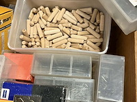 Lot 104 - lot vijzen, nagels, rondellen, pluggen, klemmen - afbeelding 3 van  5