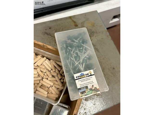 Lot 104 - lot vijzen, nagels, rondellen, pluggen, klemmen - afbeelding 4 van  5