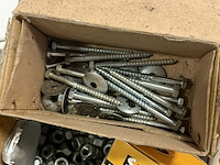 Lot 104 - lot vijzen, nagels, rondellen, pluggen, klemmen - afbeelding 5 van  5