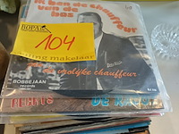 Lot 104 - muziek singles. 32 stuks - afbeelding 1 van  5