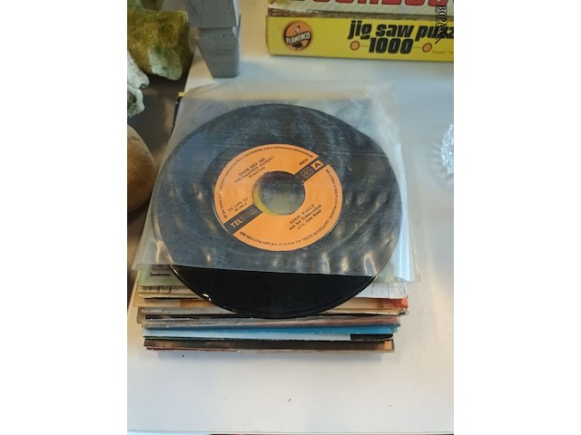 Lot 104 - muziek singles. 32 stuks - afbeelding 2 van  5