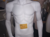 Lot 104 - paspop man op voet - afbeelding 1 van  3