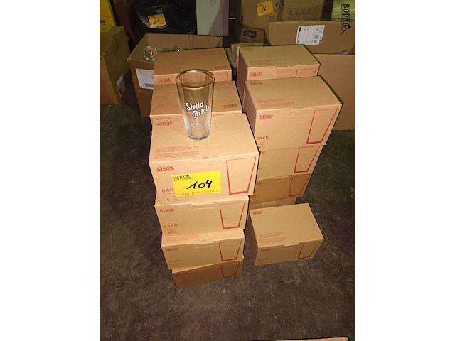 Lot 104 - stella artois glazen in doos. 21 stuks - afbeelding 1 van  3