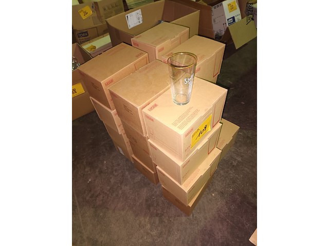 Lot 104 - stella artois glazen in doos. 21 stuks - afbeelding 3 van  3