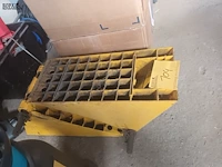 Lot 104 - stopblokken. 2 stuks