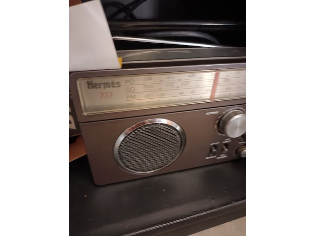 Lot 104 - vintage thomson en hermès radio - afbeelding 3 van  4