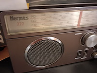 Lot 104 - vintage thomson en hermès radio - afbeelding 3 van  4
