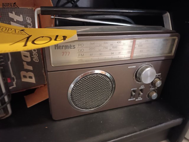 Lot 104 - vintage thomson en hermès radio - afbeelding 4 van  4