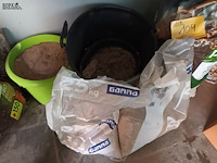 Lot 104 - zand - afbeelding 2 van  5