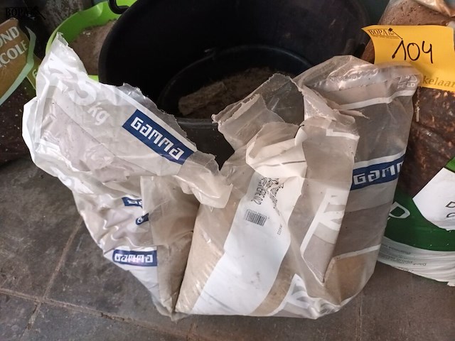 Lot 104 - zand - afbeelding 5 van  5