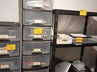 Lot 105 - boxen met gsm hoesjes. 11 stuks - afbeelding 1 van  5