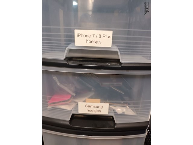Lot 105 - boxen met gsm hoesjes. 11 stuks - afbeelding 4 van  5