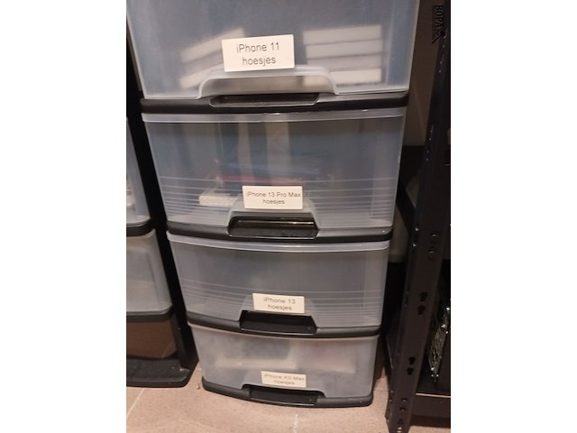Lot 105 - boxen met gsm hoesjes. 11 stuks - afbeelding 5 van  5