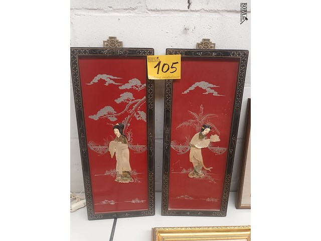Lot 105 - chinese kaders met parelmoer. 2 stuks - afbeelding 1 van  5