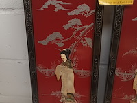 Lot 105 - chinese kaders met parelmoer. 2 stuks - afbeelding 2 van  5