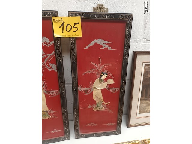 Lot 105 - chinese kaders met parelmoer. 2 stuks - afbeelding 3 van  5