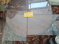Lot 105 - decoratief glasraam - afbeelding 1 van  3