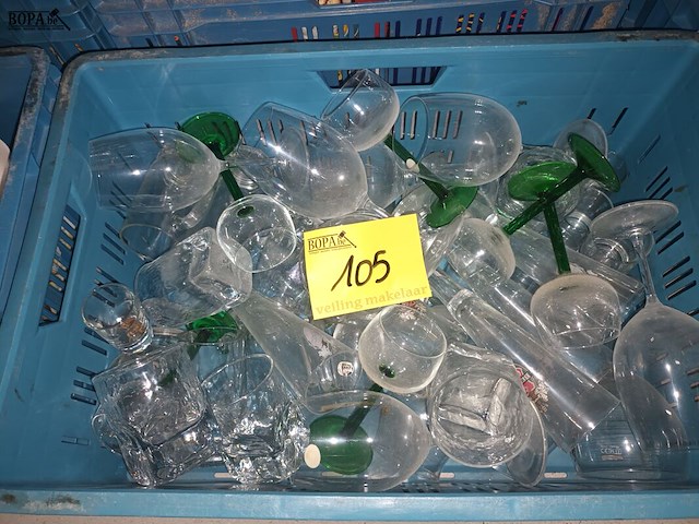 Lot 105 - diverse glazen - afbeelding 1 van  4