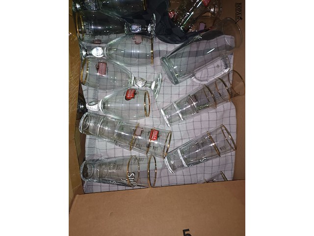 Lot 105 - glazen stella artois - afbeelding 3 van  3