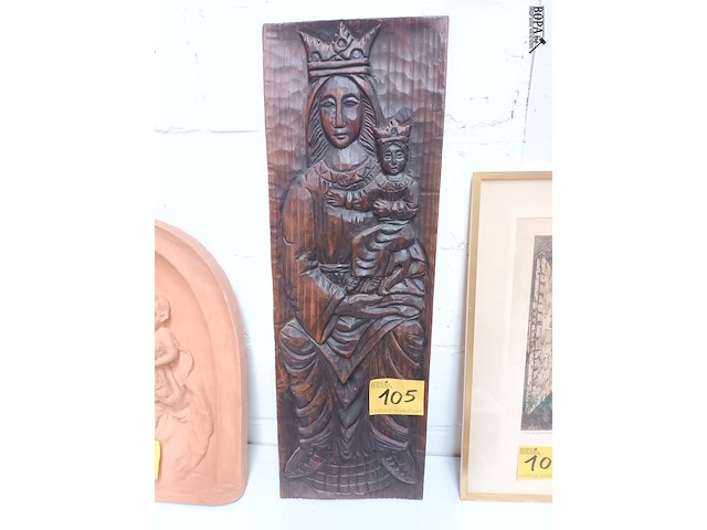 Lot 105 - houten paneel maria met kind - afbeelding 1 van  4