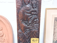 Lot 105 - houten paneel maria met kind - afbeelding 1 van  4
