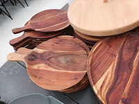 Lot 105 - houten serveerplanken. 44 stuks - afbeelding 2 van  3